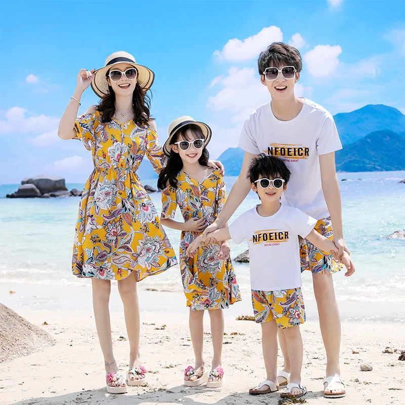 Summer Beach Family Matching Outfits Mother Daughter Floral Dress Dad Son T-shirt & Shorts Holiday Seaside Couple Clothing Set
Summer Beach Family Matching Outfits Mother Daughter Floral Dress Dad Son T-shirt & Shorts Holiday Seaside Couple Clothing Set