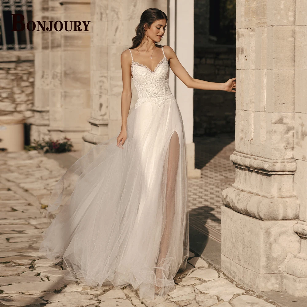 BONJOURY Delightful 2023 Wedding Dresse For Women Spaghetti Strap Side Slit Lace Vestido De Noiva Tulle Made To Order Bride
BONJOURY Delightful 2023 Wedding Dresse For Women Spaghetti Strap Side Slit Lace Vestido De Noiva Tulle Made To Order Bride