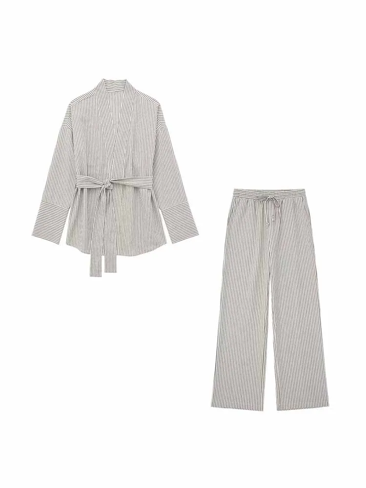 Women New Fashion Striped V Neck kimono style loose Coat Vintage Long Sleeve Lace-up Female Outerwear Chic Overshirt 7484/120
Women New Fashion Striped V Neck kimono style loose Coat Vintage Long Sleeve Lace-up Female Outerwear Chic Overshirt 7484/120