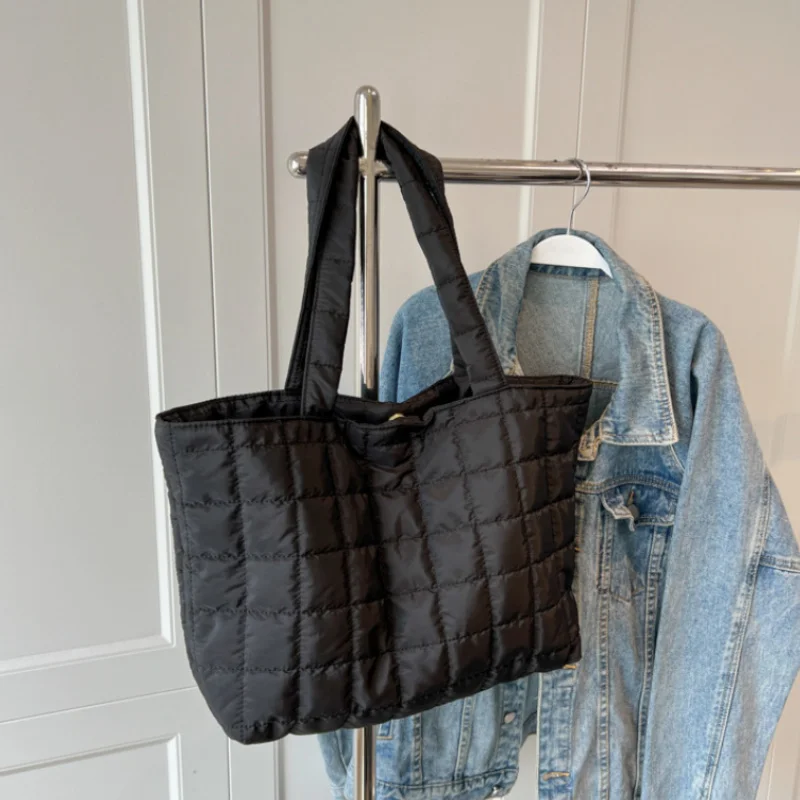 Large Capacity Winter Shoulder Bag New Solid Nylon Handbags Cotton Casual Tote Bags For Women Fashion Top Handle Bag
Large Capacity Winter Shoulder Bag New Solid Nylon Handbags Cotton Casual Tote Bags For Women Fashion Top Handle Bag