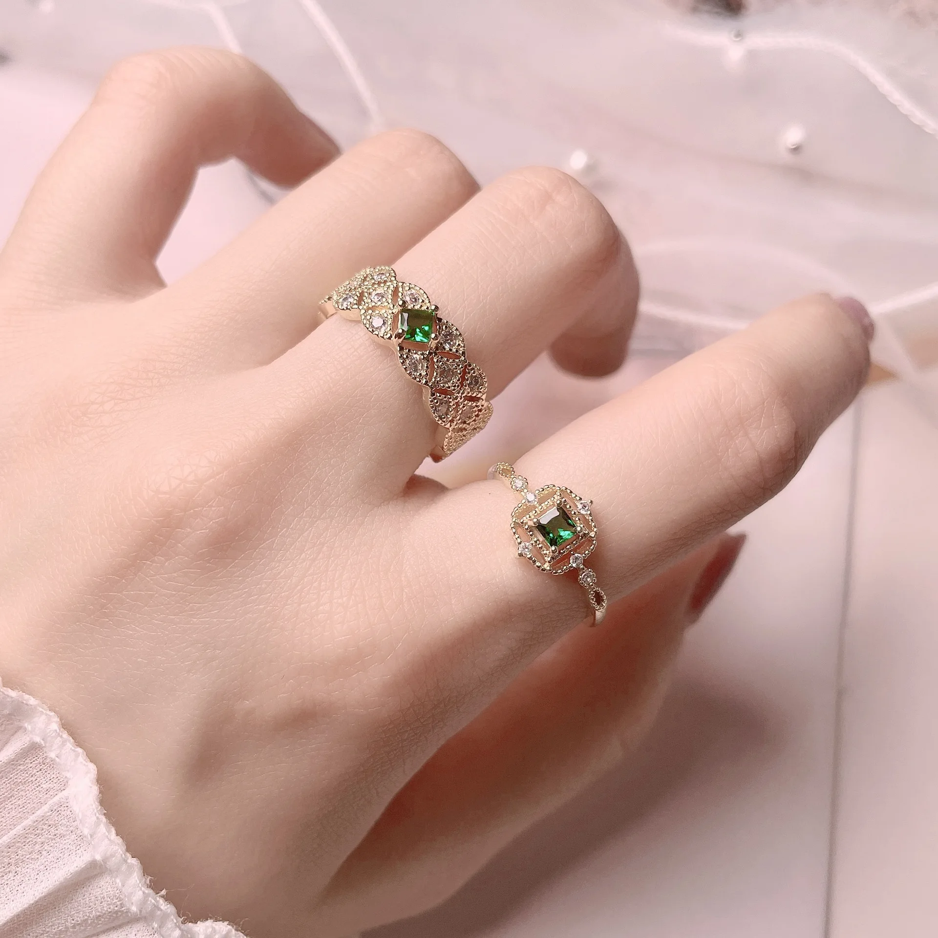 Женское кольцо из розового золота, роскошные кольца на палец с зеленым камнем и кристаллами, изысканная геометрическая мозаика, изысканные ...
Женское кольцо из розового золота, роскошные кольца на палец с зеленым камнем и кристаллами, изысканная геометрическая мозаика, изысканные ...