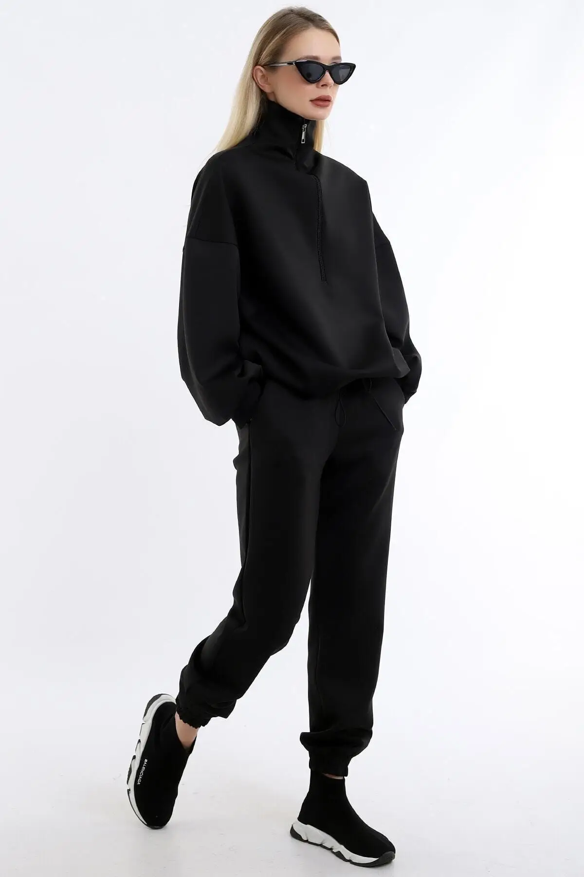 Special Design, Collar Long Zipper, Comfortable, Stylish And Sporty Summery Jogging Suit, Casual, quality Planting and Fabric, Modern Design
Special Design, Collar Long Zipper, Comfortable, Stylish And Sporty Summery Jogging Suit, Casual, quality Planting and Fabric, Modern Design