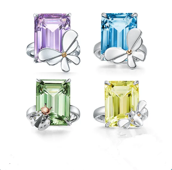 Кольцо женское из серебра 925 пробы, с фианитом
Кольцо женское из серебра 925 пробы, с фианитом