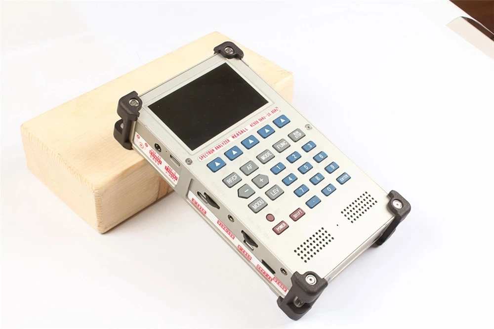 KC908 9kHz-10.8GHz real time spectrum analyzer scanning receiver signal source RF multimeter field strength SDR software radio
KC908 9kHz-10.8GHz real time spectrum analyzer scanning receiver signal source RF multimeter field strength SDR software radio