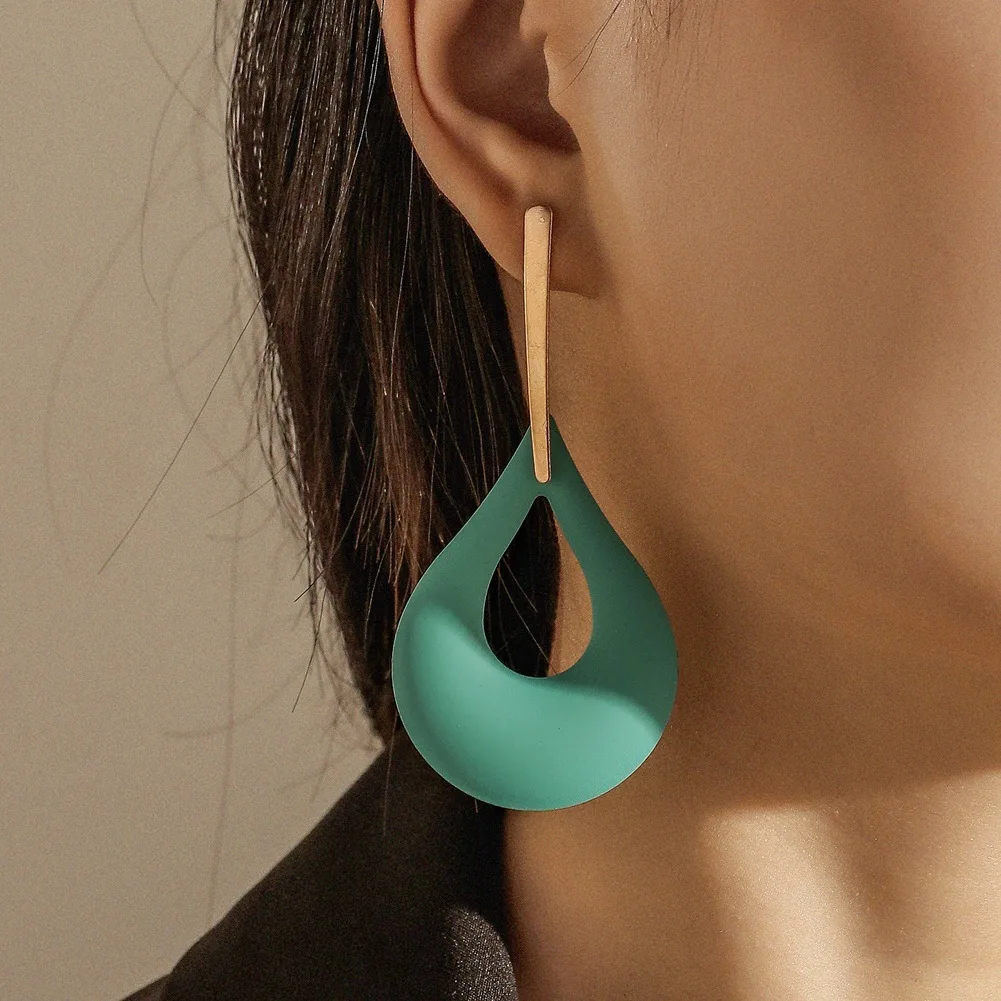 New Exaggerated Large Earrings Personality Metal Paint Water Drop Hollow Female Earrings Fashion Geometric Earrings Good Quality
New Exaggerated Large Earrings Personality Metal Paint Water Drop Hollow Female Earrings Fashion Geometric Earrings Good Quality