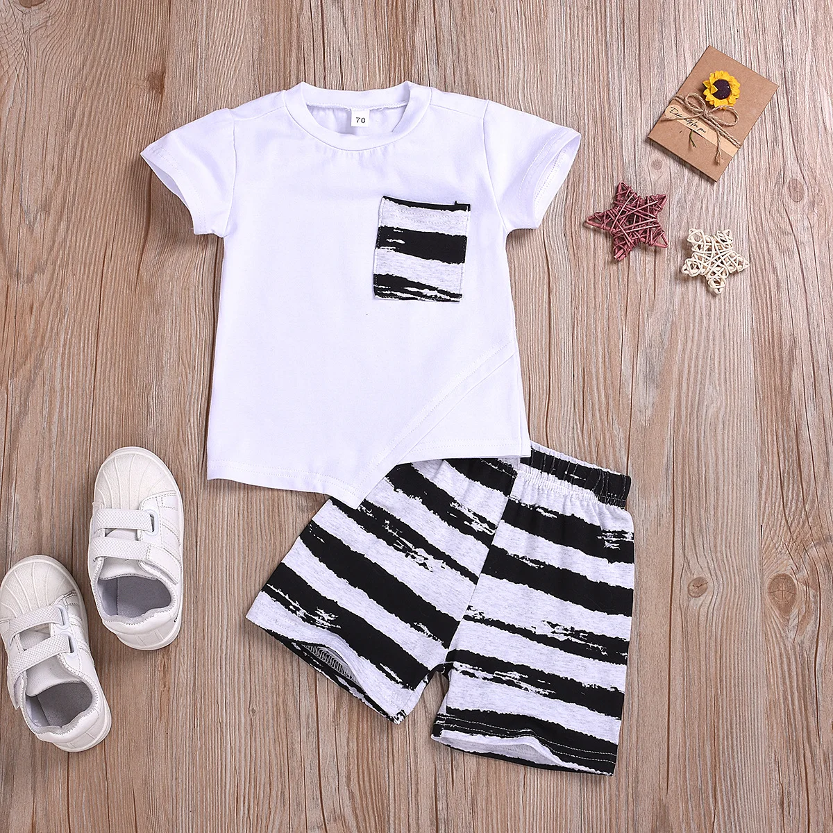Newborn Boys Outfit Se 2022 Summer Clothes Baby Boys' Pocket Short Sleeve Round Neck T-shirt Stripe Casual Shorts Set
Newborn Boys Outfit Se 2022 Summer Clothes Baby Boys' Pocket Short Sleeve Round Neck T-shirt Stripe Casual Shorts Set