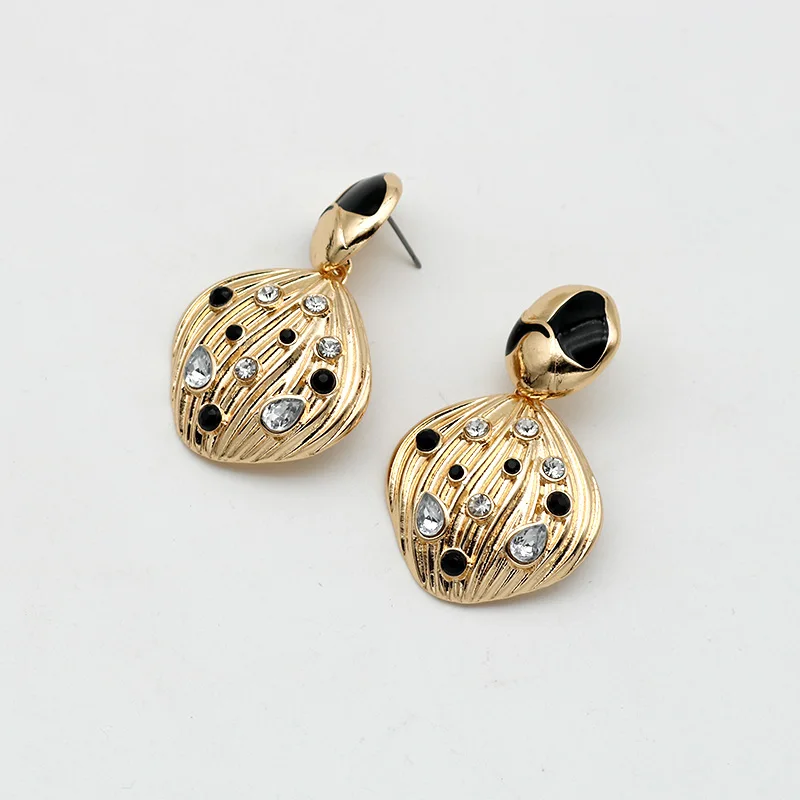 Metal Long Dangle Earrings for Women Wedding Vintage Gold Color Irregular Enamel Rhinestone Earring
Metal Long Dangle Earrings for Women Wedding Vintage Gold Color Irregular Enamel Rhinestone Earring