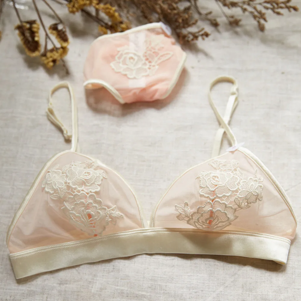 New Ultra Thin Comfortable Triangle Cup No Steel Ring Underwear Bra Set Soft Cup
New Ultra Thin Comfortable Triangle Cup No Steel Ring Underwear Bra Set Soft Cup