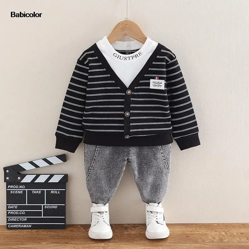 2022 new boys handsome autumn clothes 1-4 years old children's striped cardigan jacket fake three baby children's clothes sets
2022 new boys handsome autumn clothes 1-4 years old children's striped cardigan jacket fake three baby children's clothes sets