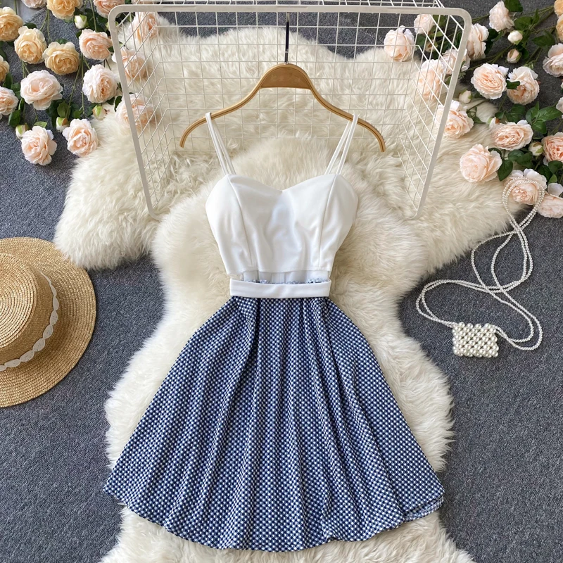 Женское летнее платье-трапеция с открытой спиной, без рукавов 
Женское летнее платье-трапеция с открытой спиной, без рукавов