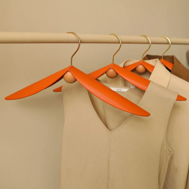 2pcs Coat Hanger Butterfly Design Clothes Hangers Artificial Leather+Beech+Brass 5cm Wide Shirt No Trace Display Hanging Racks
2pcs Coat Hanger Butterfly Design Clothes Hangers Artificial Leather+Beech+Brass 5cm Wide Shirt No Trace Display Hanging Racks