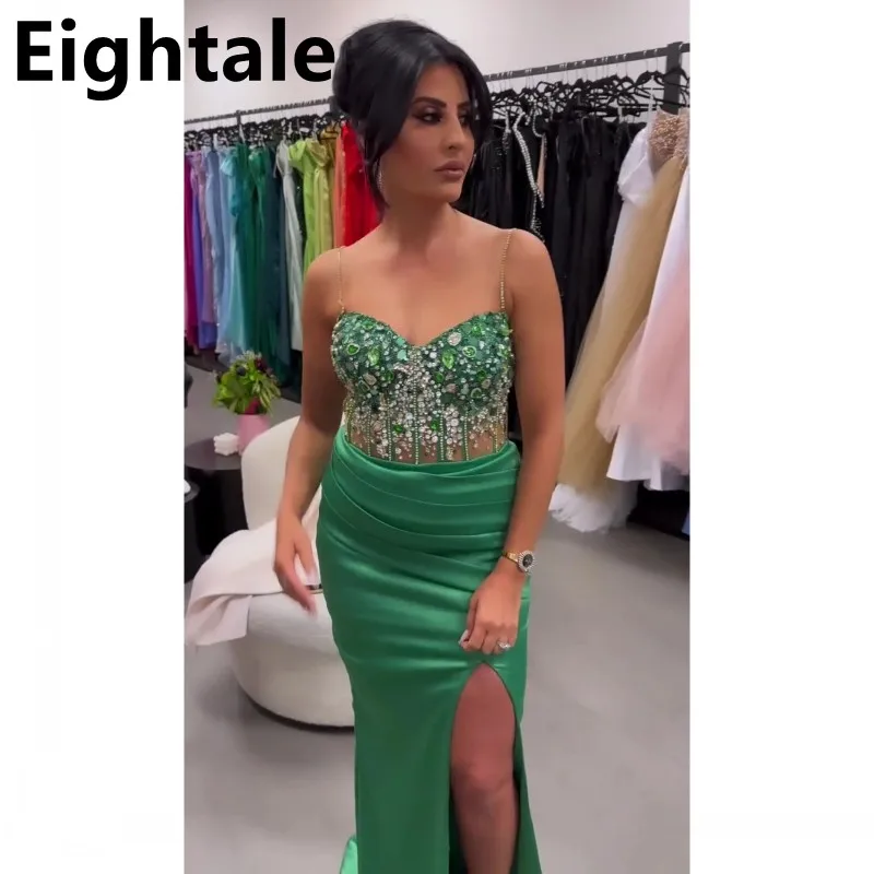 Платье вечернее атласное на тонких бретельках с разрезом сбоку
Платье вечернее атласное на тонких бретельках с разрезом сбоку