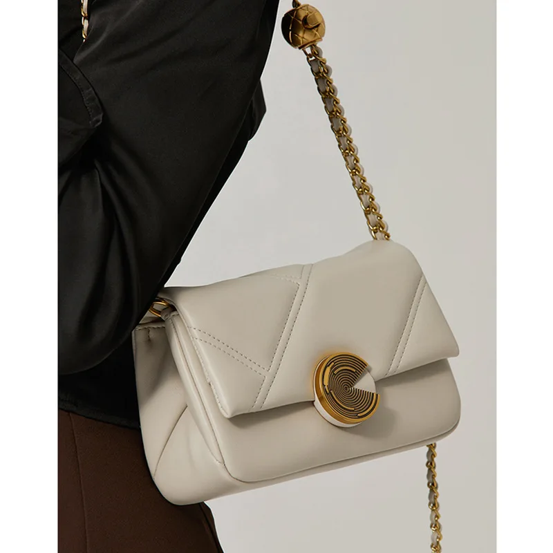 2022 New Cow Leather Lingge Chain Bag Women's Small Square Bag Single Shoulder Satchel Women
2022 New Cow Leather Lingge Chain Bag Women's Small Square Bag Single Shoulder Satchel Women
