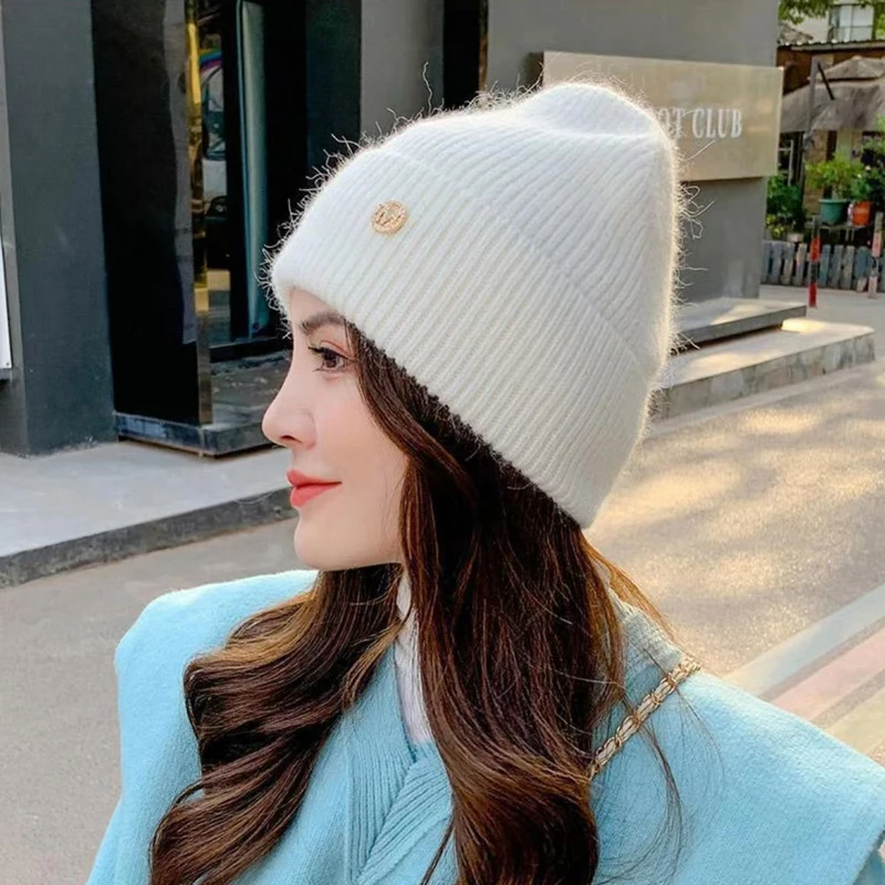 Autumn Winter New Solid Color Beanies Designer Rabbit Hair Fine Wool Knitted for Female Cold-proof Warm Letter M Skullies Hat
Autumn Winter New Solid Color Beanies Designer Rabbit Hair Fine Wool Knitted for Female Cold-proof Warm Letter M Skullies Hat