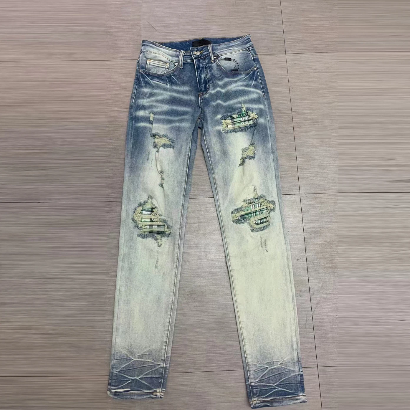 Джинсы мужские рваные составного кроя, составного кроя, с эффектом потертости
Джинсы мужские рваные составного кроя, составного кроя, с эффектом потертости