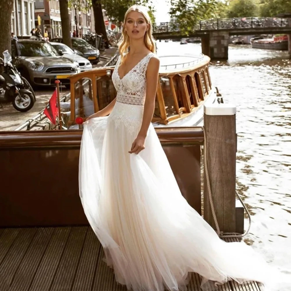 2022 Lakshmigown Boho Wedding Dress V-Neck Lace Appliques Floor Length Backless Tulle Pleat Wedding Gown Bridal Dress Sleeveles
2022 Lakshmigown Boho Wedding Dress V-Neck Lace Appliques Floor Length Backless Tulle Pleat Wedding Gown Bridal Dress Sleeveles