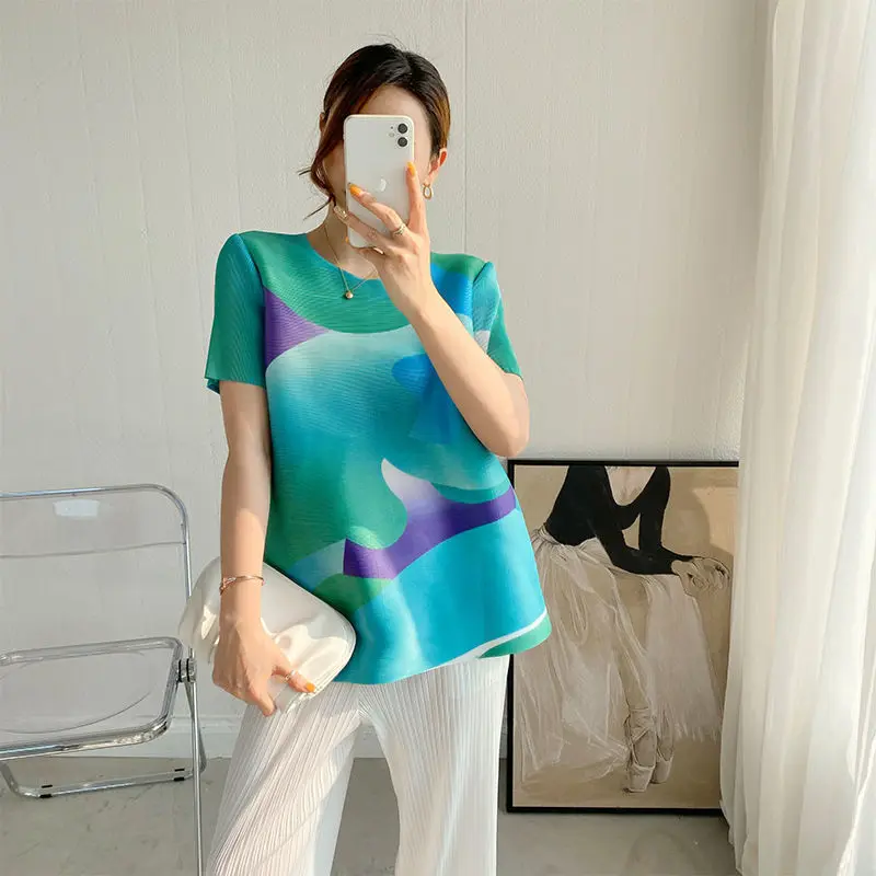 T shirt female 2022 Summer new folds fashion printing short -sleeved T -shirt women's loose thin versatile top women's clothing
T shirt female 2022 Summer new folds fashion printing short -sleeved T -shirt women's loose thin versatile top women's clothing
