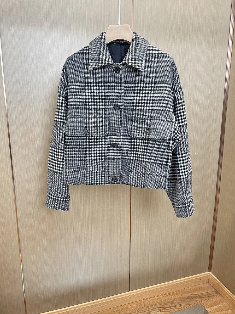 Women's Short Jacket Woolen Cardigan Plaid Turn-down Collar Single Breasted Long Sleeve Coat Casual
Women's Short Jacket Woolen Cardigan Plaid Turn-down Collar Single Breasted Long Sleeve Coat Casual