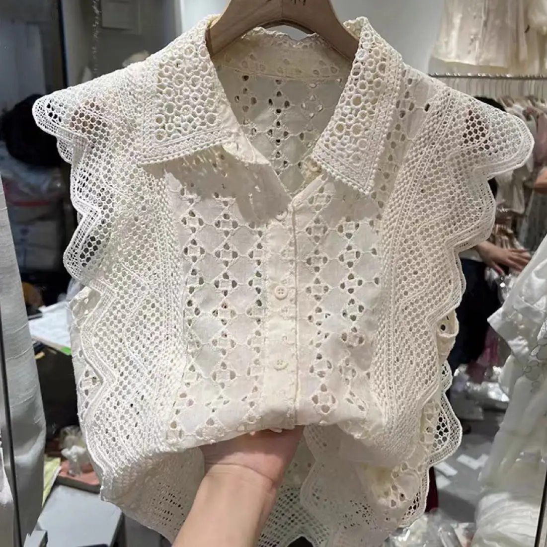 High-end Lace Crochet Sleeveless Shirts Blouse Women's Hollow Out Top Ladies Summer New Fashion Blusa Top
High-end Lace Crochet Sleeveless Shirts Blouse Women's Hollow Out Top Ladies Summer New Fashion Blusa Top