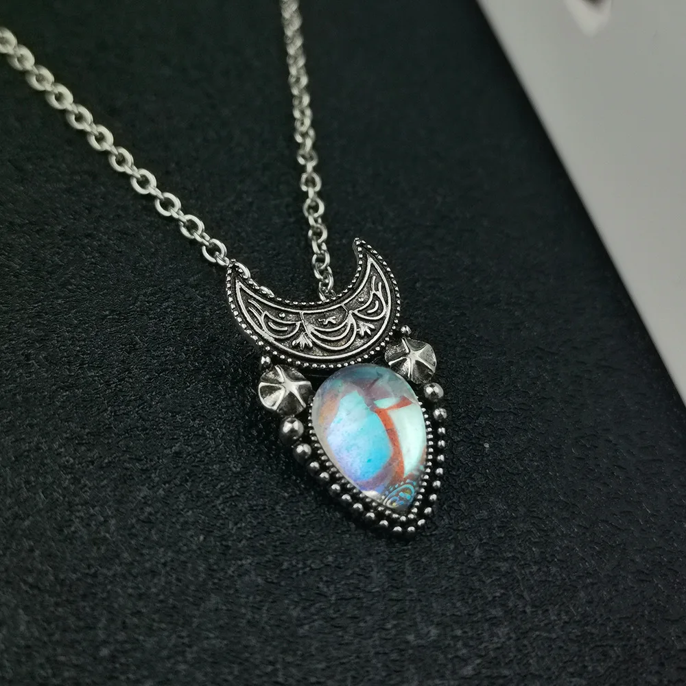 

Antique Teardrop Moonstone Pendant Artificial Gems Cabochon Leaf Rattan Vintage Boho WaterDrop Necklace for Women Lady Girls