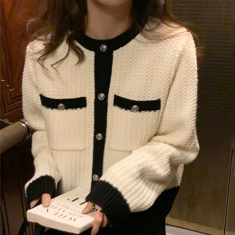 Fashion O-Neck Short Cardigan Coat Women Clothing 2022 New Korean Style Autumn Winter Contrast Color Knitted Sweater Women's
Fashion O-Neck Short Cardigan Coat Women Clothing 2022 New Korean Style Autumn Winter Contrast Color Knitted Sweater Women's