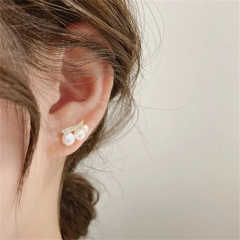 Korean Creative Three Small Pearl Ear Clip Earrings Elegant Simple Geometric Imitation Pearl earrings Women Christmas Gifts 
Korean Creative Three Small Pearl Ear Clip Earrings Elegant Simple Geometric Imitation Pearl earrings Women Christmas Gifts