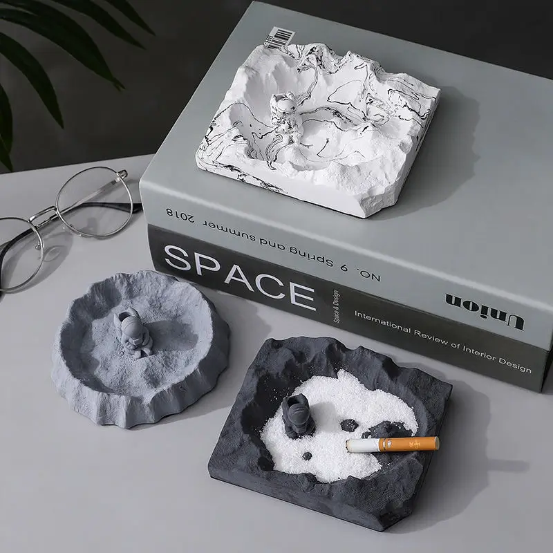 Lovely ashtray astronaut creative home living room decoration tabletop light luxury high-grade cigarette standing ashtray
Lovely ashtray astronaut creative home living room decoration tabletop light luxury high-grade cigarette standing ashtray