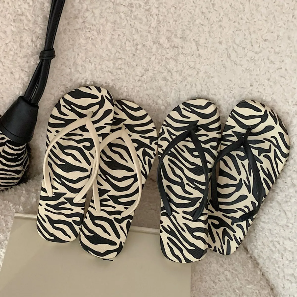 Women's Summer Slippers Flip Flops 2022 Animal Print Beach Women Flip Flop Sandals Big Size 36-40 Wedges Slipper Woman Shoes
Women's Summer Slippers Flip Flops 2022 Animal Print Beach Women Flip Flop Sandals Big Size 36-40 Wedges Slipper Woman Shoes