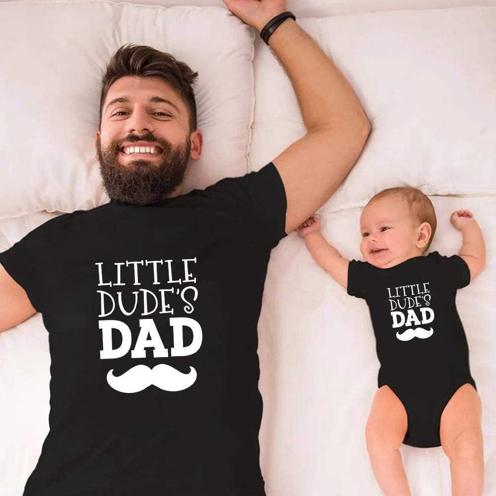 LITTLE DUDE'S DAD Черный топ с короткими рукавами и буквенным принтом для папы и сына Повседневная семейная одежда Модная удобная футболка с круглы...
LITTLE DUDE'S DAD Черный топ с короткими рукавами и буквенным принтом для папы и сына Повседневная семейная одежда Модная удобная футболка с круглы...