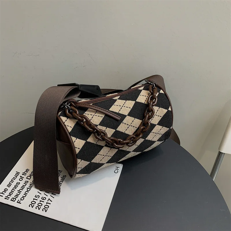 Retro Fashion Plaid Chain Round Shoulder Handbag Ladies Casual Wide Strap Adjustable Mobile Phone Coin Card Holder Messenger Bag
Retro Fashion Plaid Chain Round Shoulder Handbag Ladies Casual Wide Strap Adjustable Mobile Phone Coin Card Holder Messenger Bag