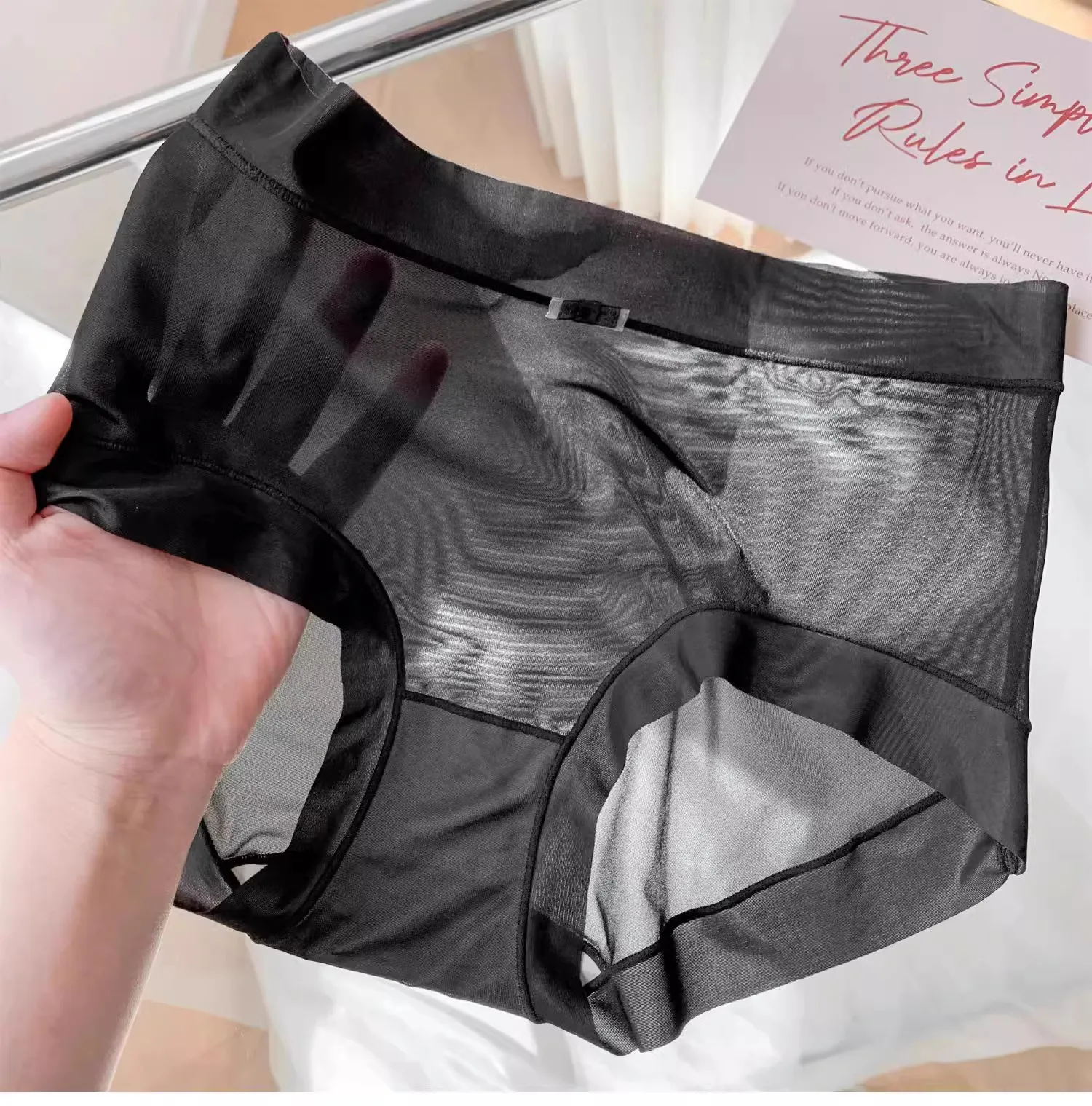 Женские трусики со средней талией, Летние бесшовные шелковые трусики, дышащее нижнее белье, женские трусы, эластичные тонкие трусики 
Женские трусики со средней талией, Летние бесшовные шелковые трусики, дышащее нижнее белье, женские трусы, эластичные тонкие трусики