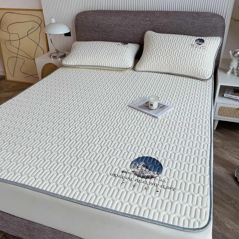 Cool Latex Bed Mat Pad Sheet for Bedroom Summer Sleeping Mattress Bed Cover Comfortable Ice Silk Bedspreads (With Pillowcase)
Cool Latex Bed Mat Pad Sheet for Bedroom Summer Sleeping Mattress Bed Cover Comfortable Ice Silk Bedspreads (With Pillowcase)