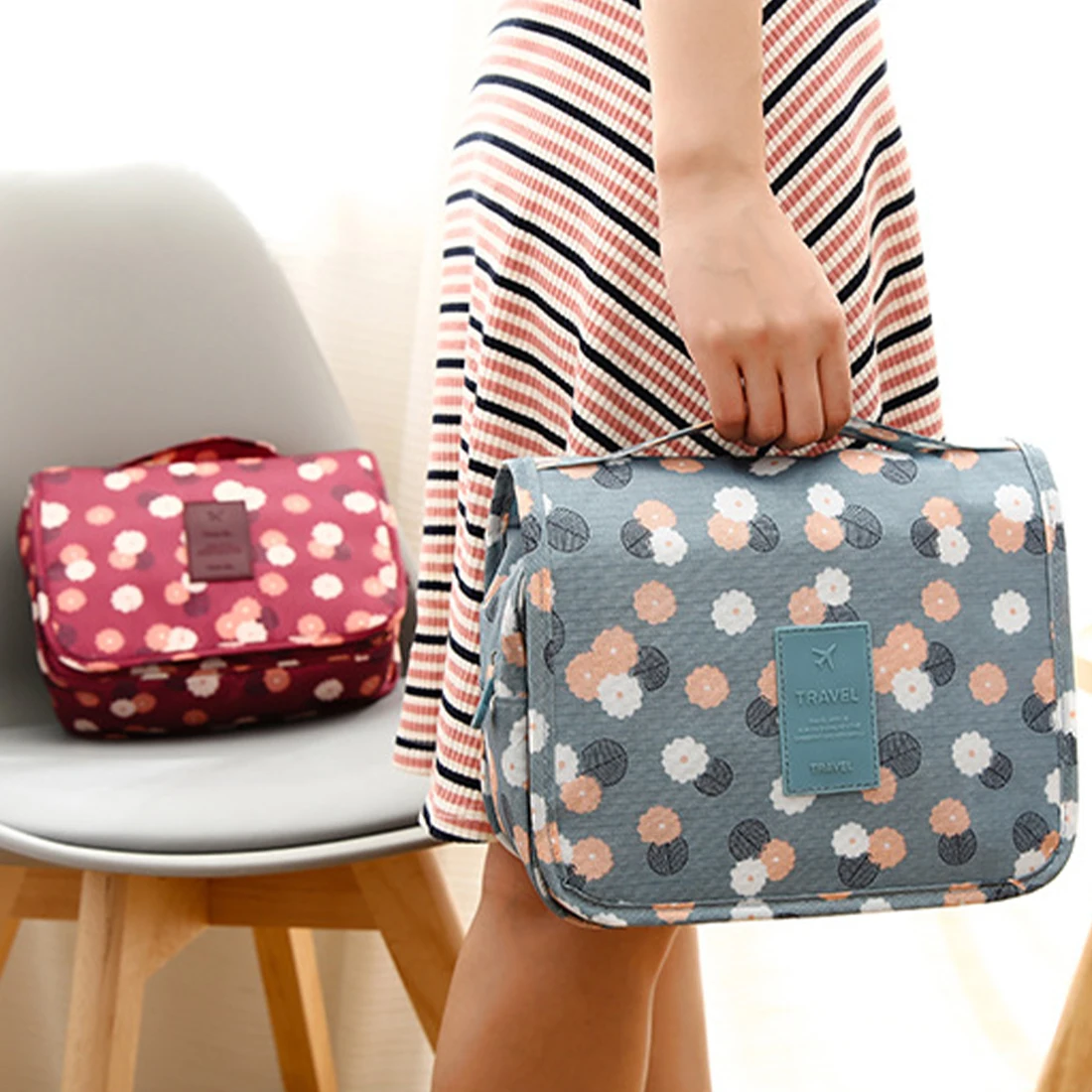 Travel Bag Storage Bag Foldable Zipper Make Up Pouch Oxford Cloth Portable Big Capactiy With Handle Cosmetic Bag Wash Bag
Travel Bag Storage Bag Foldable Zipper Make Up Pouch Oxford Cloth Portable Big Capactiy With Handle Cosmetic Bag Wash Bag