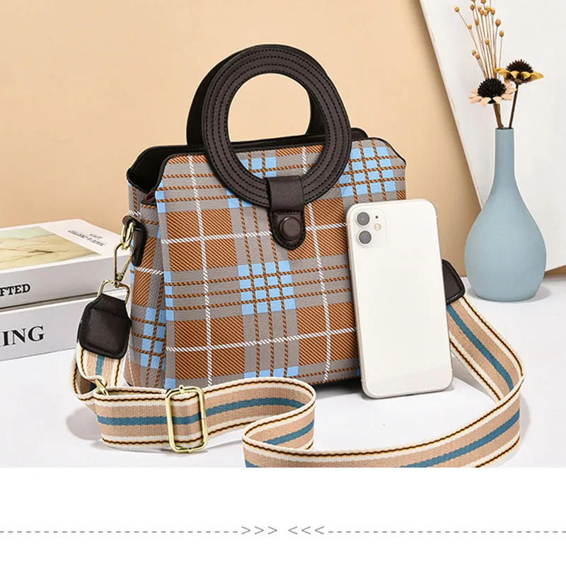 Casual Advanced Texture Portable Handbag 2023 Creative Round Handle Women's Bag Fashion Plaid PU Single Shoulder Crossbody Bag
Casual Advanced Texture Portable Handbag 2023 Creative Round Handle Women's Bag Fashion Plaid PU Single Shoulder Crossbody Bag