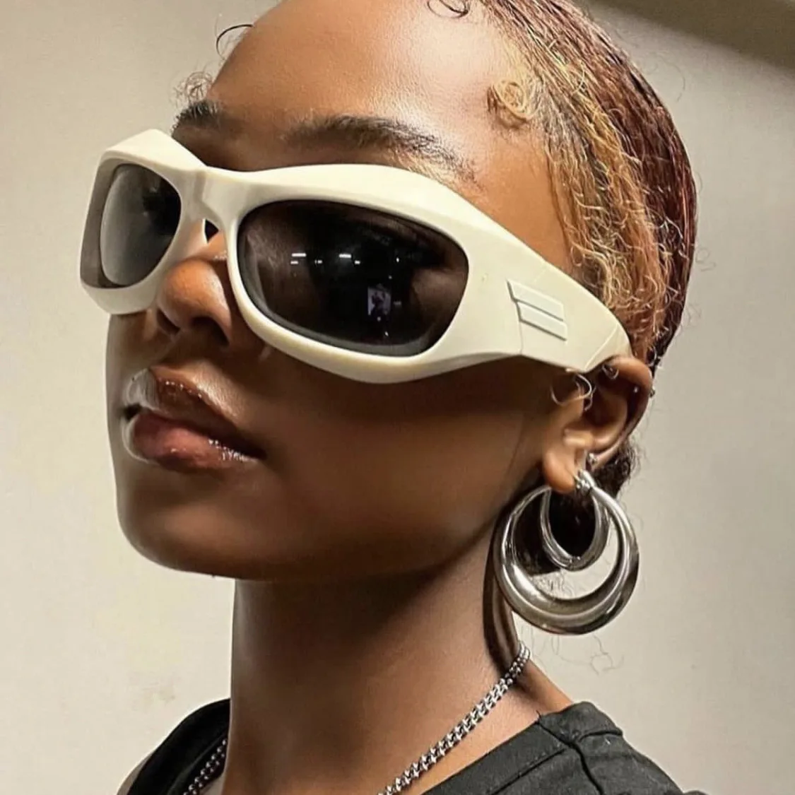 Unique Irregular Hip Hop Sunglasses For Women New Brand Stripe Leg Arc Cool Sun Glasses Men Y2K Vintage Gothic Shades Goggles
Unique Irregular Hip Hop Sunglasses For Women New Brand Stripe Leg Arc Cool Sun Glasses Men Y2K Vintage Gothic Shades Goggles