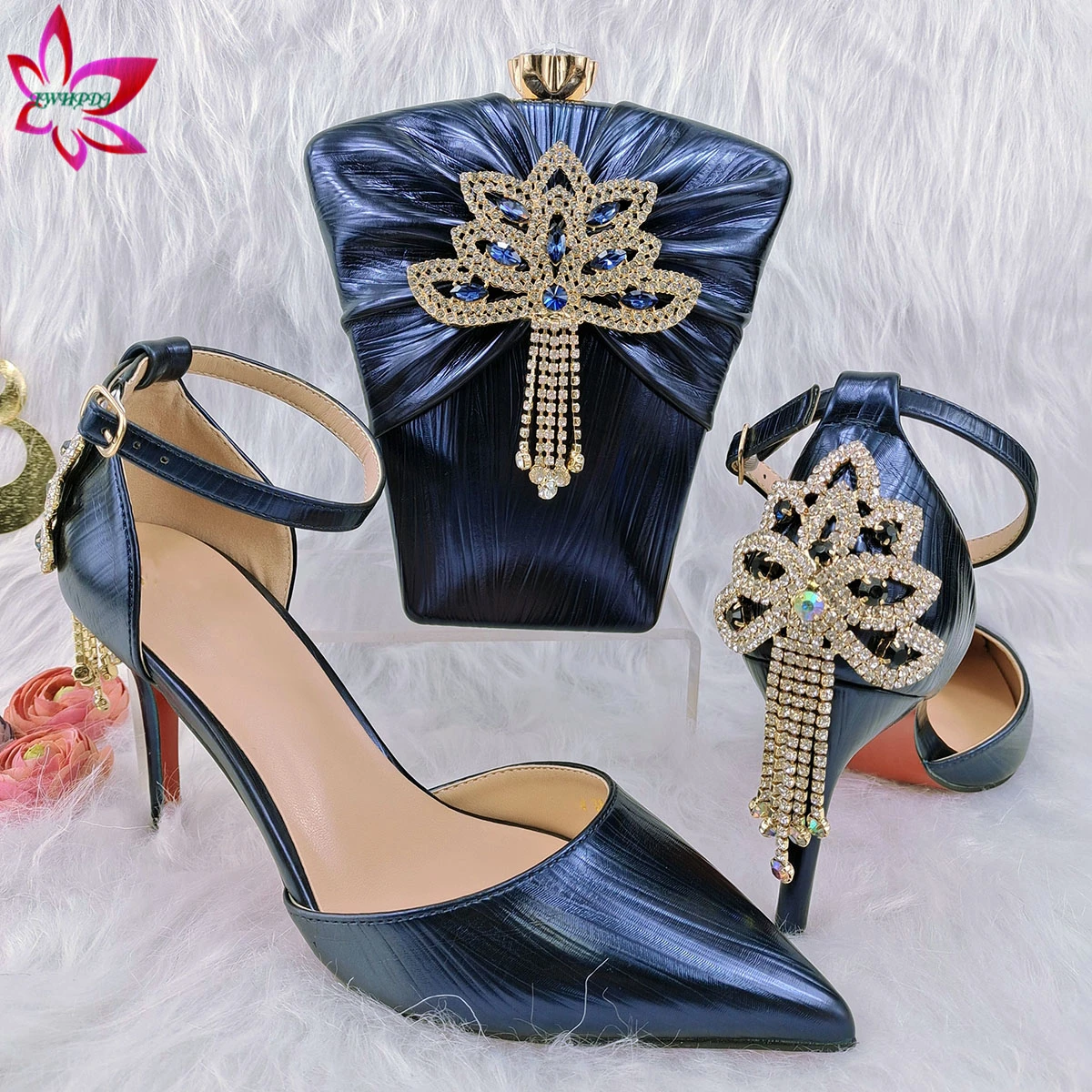 Hot Selling Dark Blue Heels Shoes and Bag Matching Decorate With Crystal For Ladies Nigerian Wedding
Hot Selling Dark Blue Heels Shoes and Bag Matching Decorate With Crystal For Ladies Nigerian Wedding