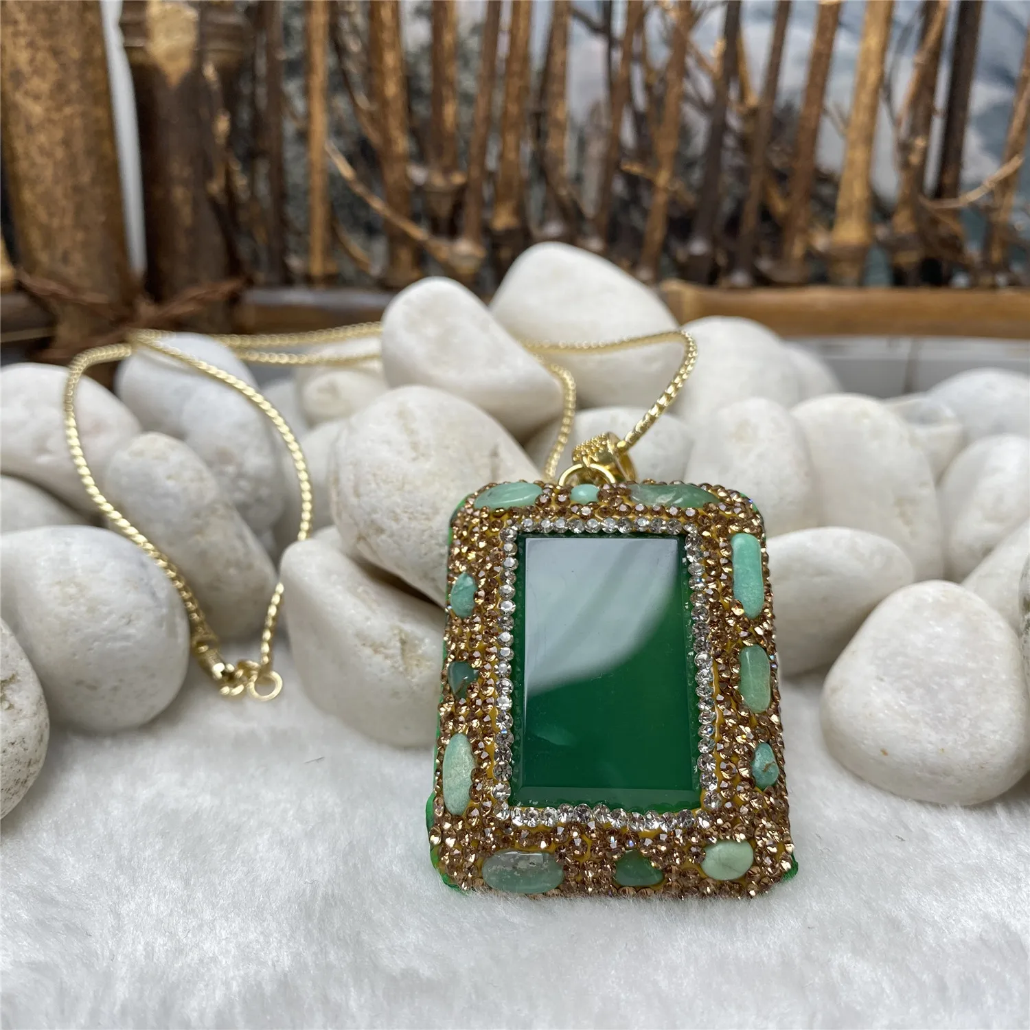 European and American style rectangular agate Lalima inlaid rhinestone pendant ladies personality trend necklace jewelry
European and American style rectangular agate Lalima inlaid rhinestone pendant ladies personality trend necklace jewelry