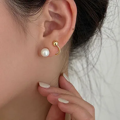 Minority Pearl Gold Ball Pierced Stud Earrings For Women South Korea Fashion Style New Charms Ear Jewelry Gift
Minority Pearl Gold Ball Pierced Stud Earrings For Women South Korea Fashion Style New Charms Ear Jewelry Gift