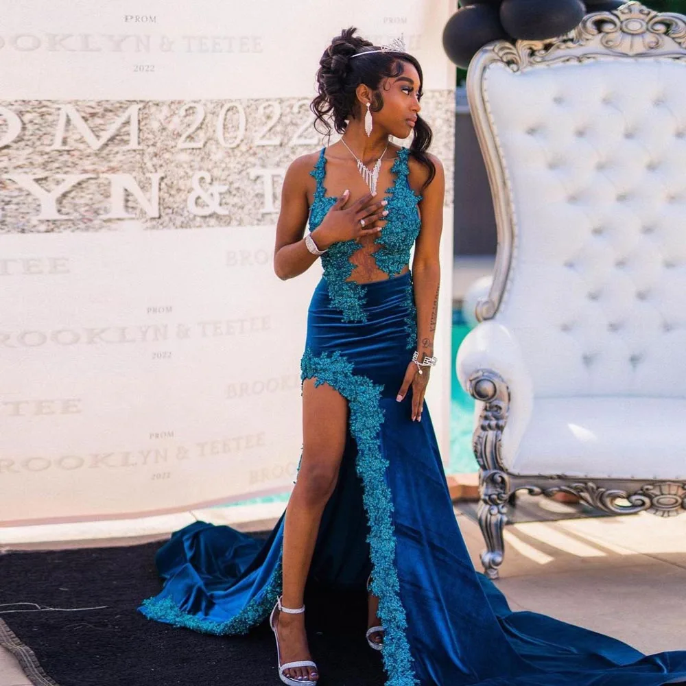Sexy Lace Appliques Party Dresses For Black Girl Elegant Side Slit Velvet Long Prom Gown Sheer Mesh Neckline African Evening Dre
Sexy Lace Appliques Party Dresses For Black Girl Elegant Side Slit Velvet Long Prom Gown Sheer Mesh Neckline African Evening Dre