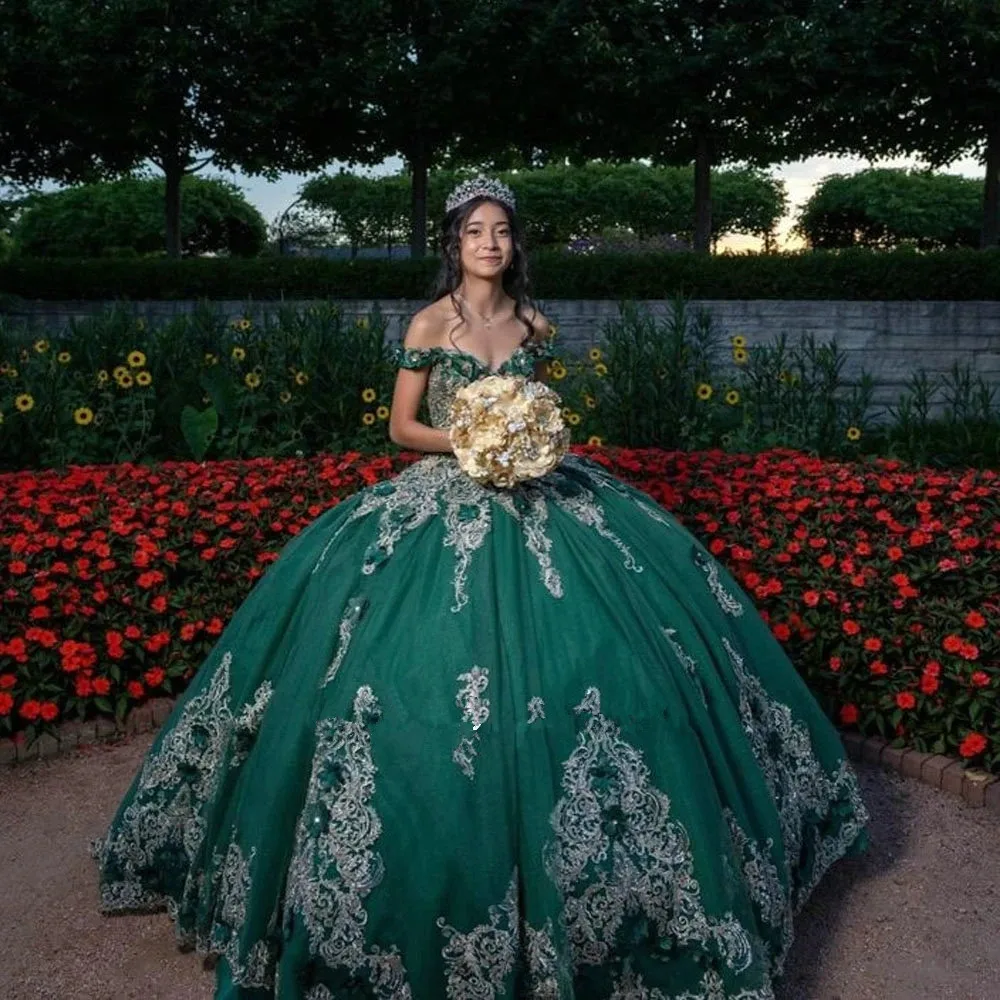 Hunter Green Mexican Quinceanera Dresses Off Shoulder Sequined Appliques Lace-up Corset prom sweet 15 Vestidos De XV Anos
Hunter Green Mexican Quinceanera Dresses Off Shoulder Sequined Appliques Lace-up Corset prom sweet 15 Vestidos De XV Anos