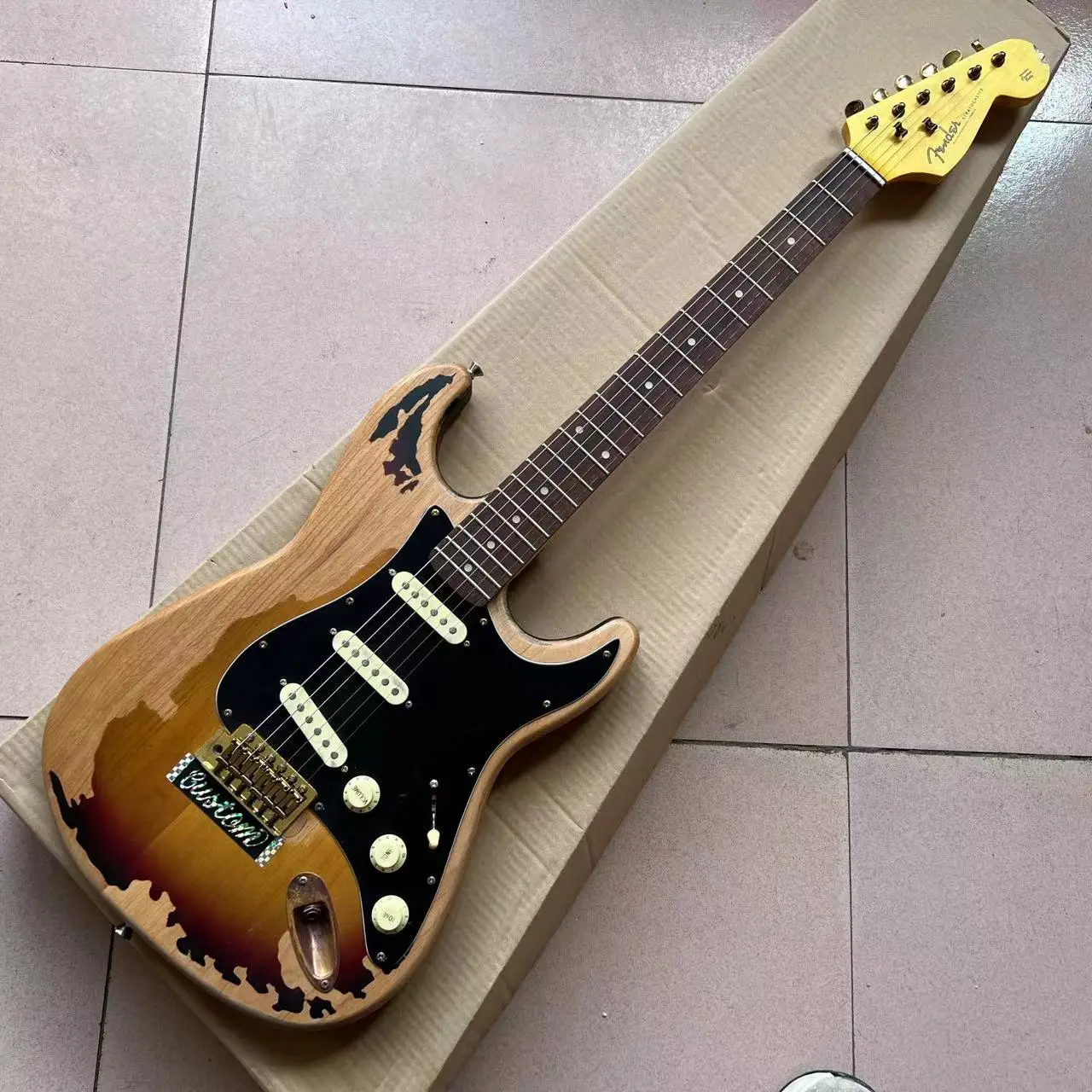 Handwork Stevie Ray Vaughan Signature Heavy Relic Electric Guitar Aged hardware Nitrolacquer Paint
Handwork Stevie Ray Vaughan Signature Heavy Relic Electric Guitar Aged hardware Nitrolacquer Paint