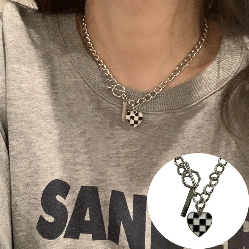 Black and White Checkerboard Grid Love Necklace Fashion Senior Sense of Design Short-sleeved Sweater Collarbone Chain Hip-hop
Black and White Checkerboard Grid Love Necklace Fashion Senior Sense of Design Short-sleeved Sweater Collarbone Chain Hip-hop