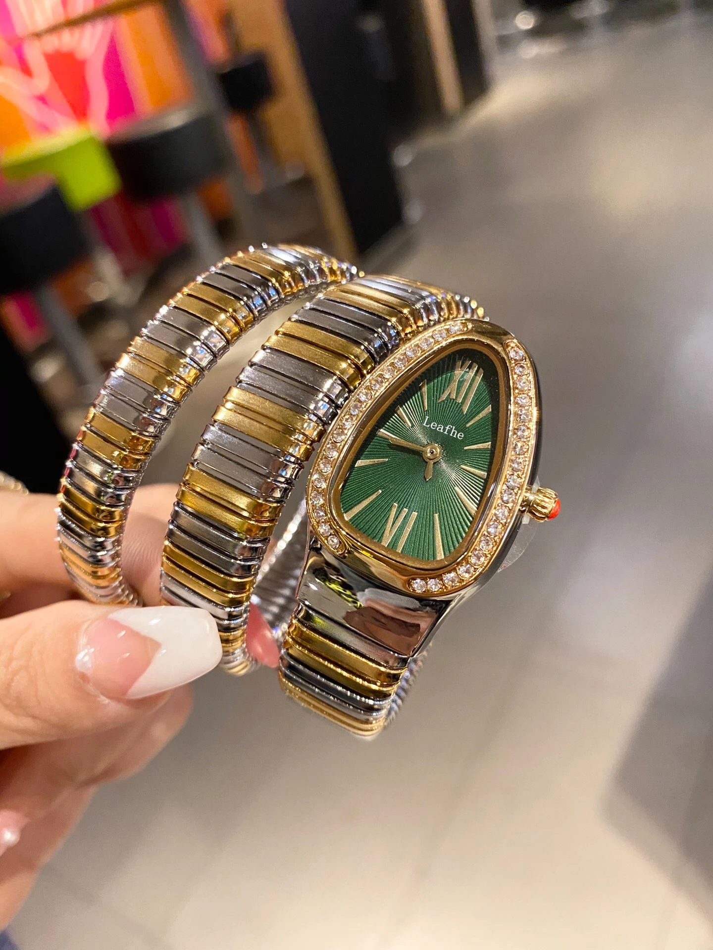 Fashion Women Watches Snake Head Shape Dial Bracelet Style Stainless Steel Quartz Watch Relogio Feminino Montre Black Colck
Fashion Women Watches Snake Head Shape Dial Bracelet Style Stainless Steel Quartz Watch Relogio Feminino Montre Black Colck