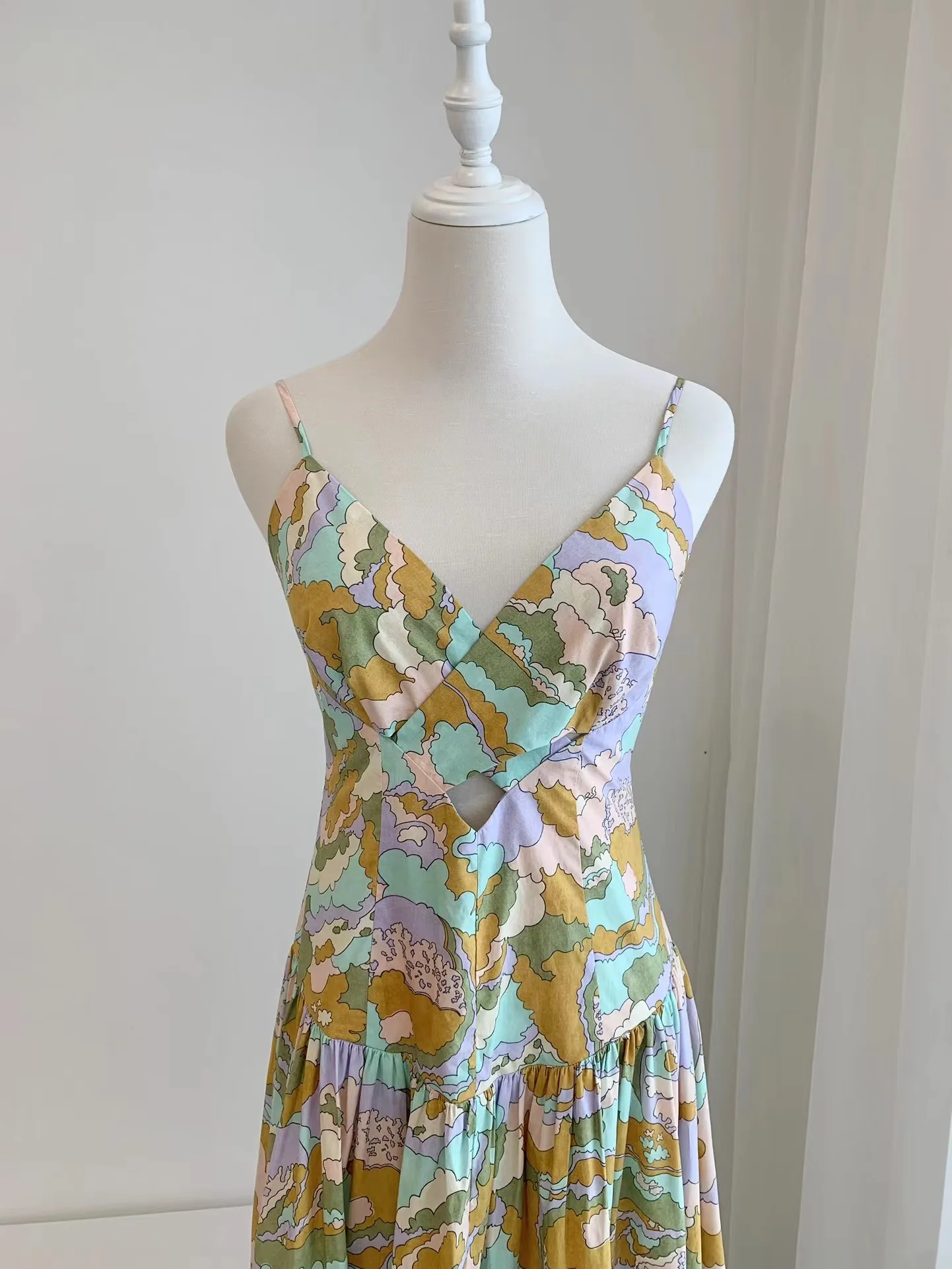 2023 New Women Floral Printed Strapless Pleated Hem Organic Cotton Slip Sling Midi Dress
2023 New Women Floral Printed Strapless Pleated Hem Organic Cotton Slip Sling Midi Dress