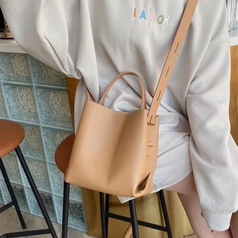 New Summer Small Bucket Tote Bag Blue Kakhi Color Cowhide Leather Women Crossbody Bag Chic Design Leather Female Handbag
New Summer Small Bucket Tote Bag Blue Kakhi Color Cowhide Leather Women Crossbody Bag Chic Design Leather Female Handbag