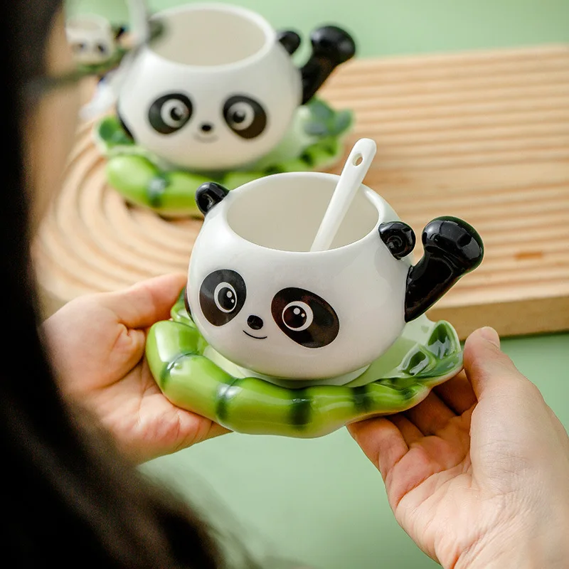 2022 Panda Coffee Mugs With Spoon 3D Ceramic Bamboo Saucer Breakfast Water Bottle For Girl Brithday Christmas Gift
2022 Panda Coffee Mugs With Spoon 3D Ceramic Bamboo Saucer Breakfast Water Bottle For Girl Brithday Christmas Gift