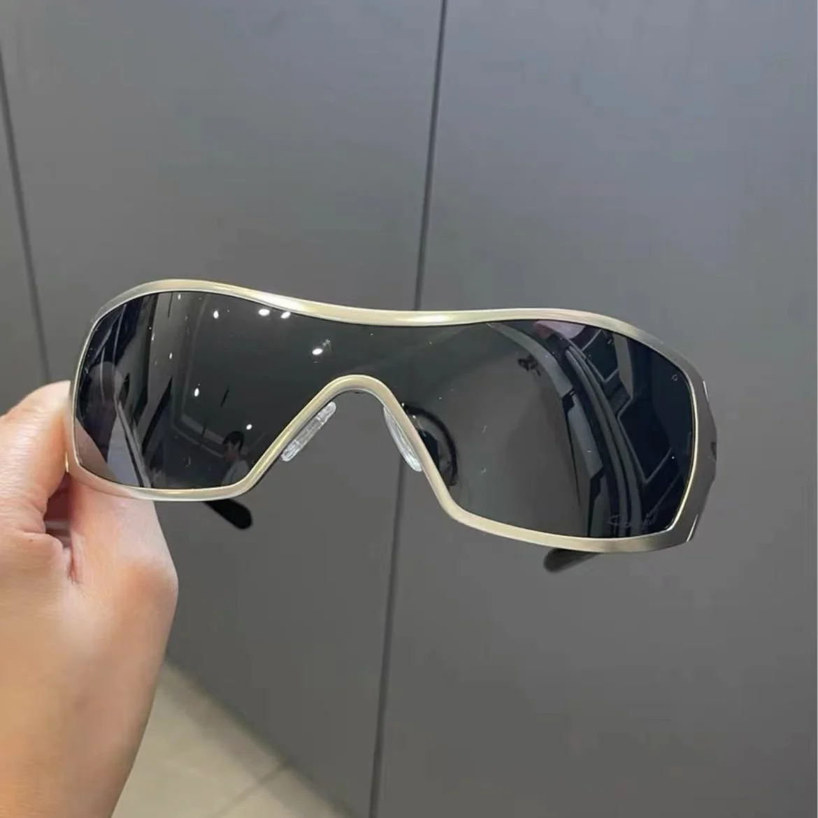 OO4008 Trend Personality Vintage Large Frame Integrated Polarized Sunglasses Men's Women's Trend Driving Tour Driver Sunglasses
OO4008 Trend Personality Vintage Large Frame Integrated Polarized Sunglasses Men's Women's Trend Driving Tour Driver Sunglasses