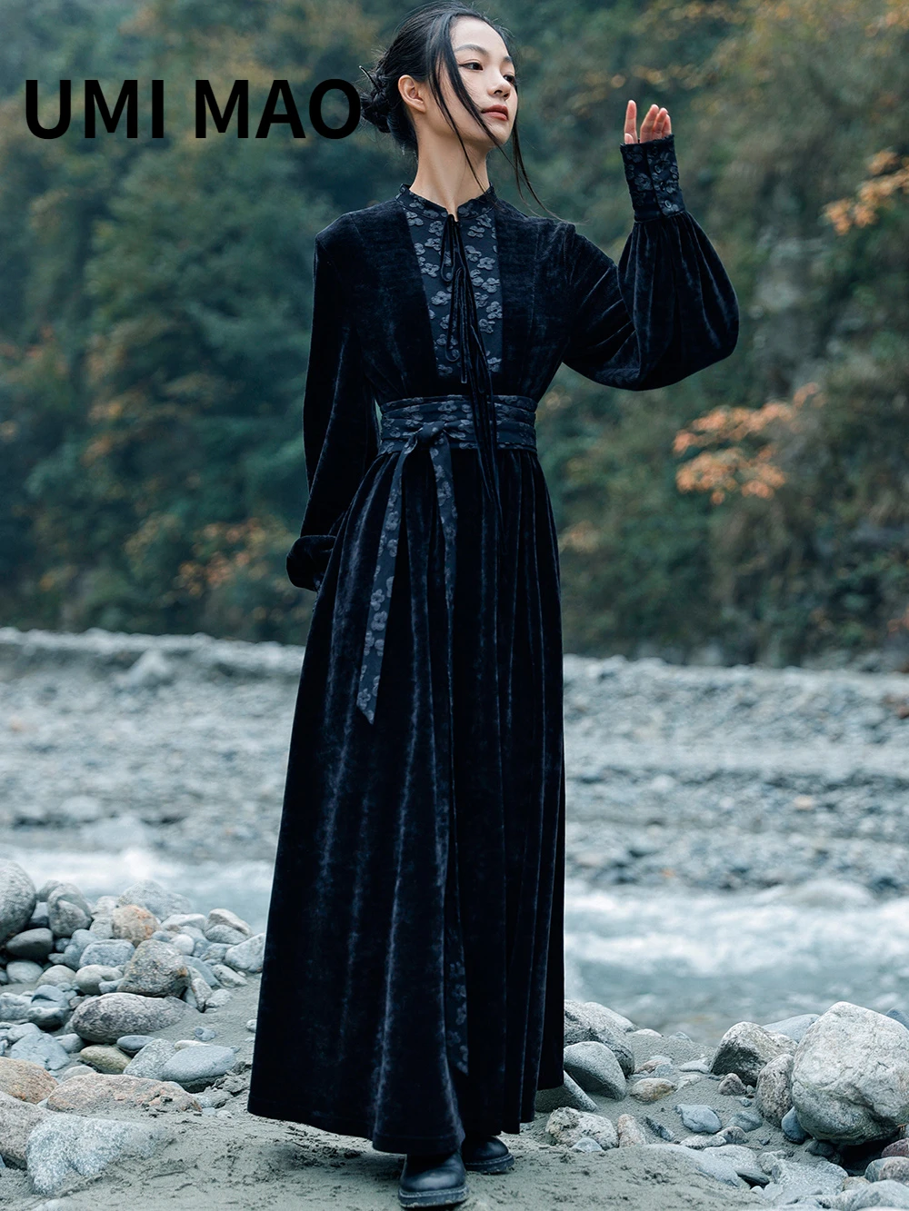 UMI MAO Yamamoto New Chinese Patchwork Dress Elegant Women's Autumn And Winter Temperament Black Waist Closure Skirt Y2K
UMI MAO Yamamoto New Chinese Patchwork Dress Elegant Women's Autumn And Winter Temperament Black Waist Closure Skirt Y2K