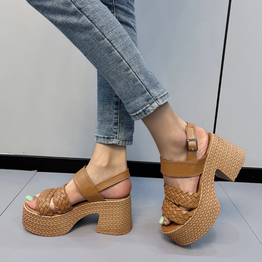 Retro platform wedge sandals women's summer high-heeled platform shoes cross strap leather straw braided Roman shoes
Retro platform wedge sandals women's summer high-heeled platform shoes cross strap leather straw braided Roman shoes