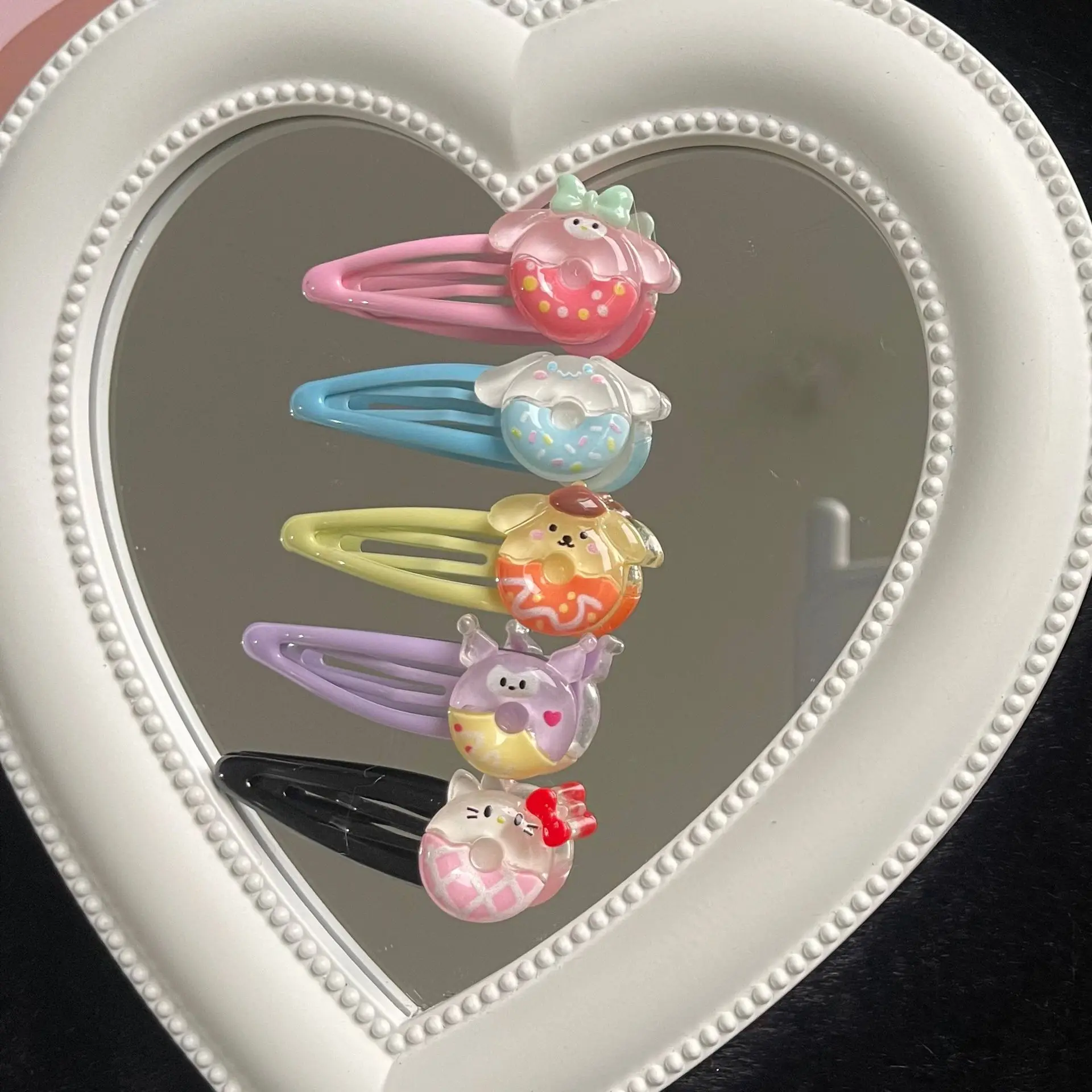 Sanrio пончик Bb зажим прозрачный желе цвет Милая и милая заколка для волос Ins простые студенческие челки пляжный зажим подарок для друзей
Sanrio пончик Bb зажим прозрачный желе цвет Милая и милая заколка для волос Ins простые студенческие челки пляжный зажим подарок для друзей